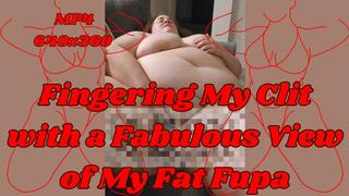 SSBBW Rachel Fingers Her Clit Under Her Delicious Fupa MP4 640x360