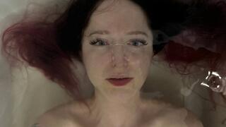 Emma in the bath, close-up face, poet under water - (part 16) operator shoots video