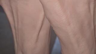 Long toes rubbing feet together