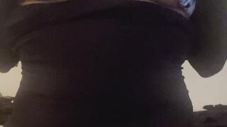 TWIN PEAK MOUNTAINS MOUTH WATERING HONEY GLAZED BOUNCY FULL NATURAL 34 GS IN BIKINI TOP TEASE, PUT THESE MOTHER JUGGS IN YOUR MOUTH OR EITHER SLIDE THEM BETWEEN YOU'RE POLE UP AND DOWN BETWEEN THEM