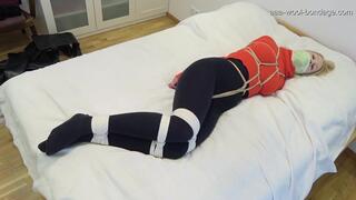 DANCER IN TIGHTS - WOOLBONDAGE WITH LAURA