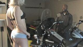 Carmen Hollywood Blows Her Black Roommate And Gets A Facial! (mp4)