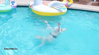 Harley is a Damsel in Peril in the Pool HD (1920x1080)
