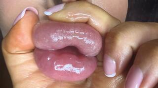 Filled lips JOI