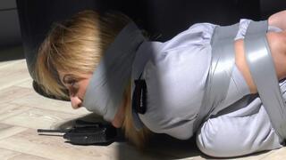 Alba in: They’ve Hit Vault 282!!: SunRoom Temp Soars to Record Height for Intensel, Prettzel-Packaged Guard Beauty!! (HD)