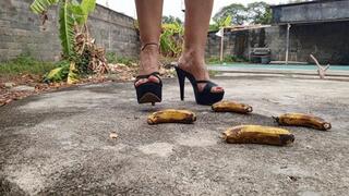 Smashing fruit in high heels and with splayed feet (3)