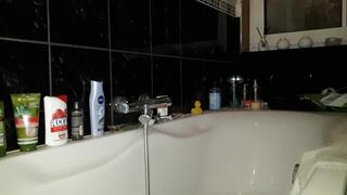 Pissing and twerk in velvet shorts -