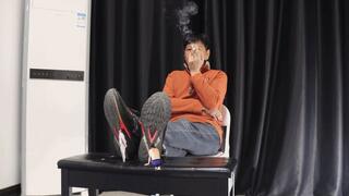 GIANTESS the dwarf at the foot of Henry the giant