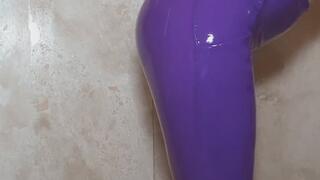 Wet Lulu Leggings in the Shower