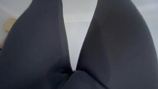 Uncontrollably leaking piss into my pants