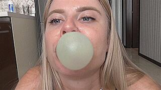 Big green bubblegum! MP4