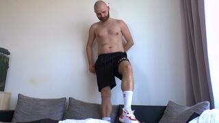 Hot barefoot bearded guy Danken