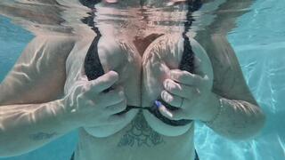 Cleo - Underwater Bikini Play