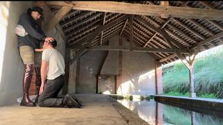 Au lavoir du village