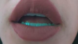 EROTIC KISSES | Laura