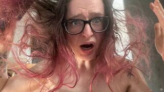 Emma can't comb her hair, she had to trim her hair quite a bit and tear it off with a comb