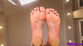 Tatiana Soles on Glass - Giantess - HD MP4