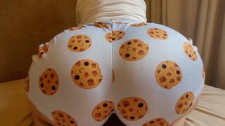 Sweet Stepsister in Pajama giving Me Her Wet Cookie