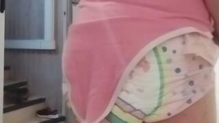 ABDL cdgirl shows what she done in her diaper
