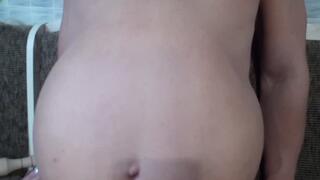 My big drum is very bloated, and play with my belly button