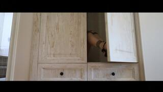 YT2532 The Shadow of the Mansion