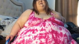 Massivelysweet Devours Chocolate Bunny