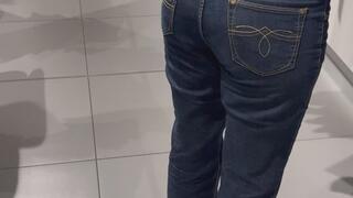 Public whaletail while shopping