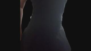 CONTRATTATA PER FARE LE PULIZIE UNA SOLA RICHIESTA CON LA MINIGONNA