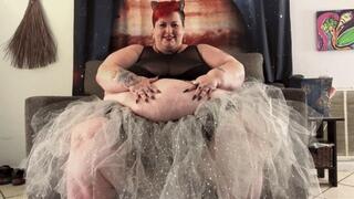 Massive Giantess Reenaye Starrstuffer Fattens You Up HD