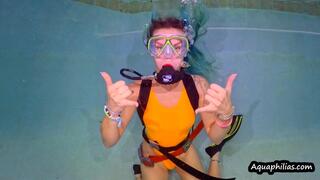 Aquaphilias- Tampa Bae- Her First SCUBA Lesson
