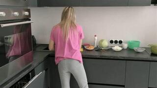 Pee in your pants and panties MP4 HD 720p