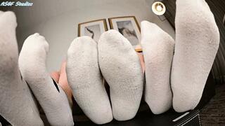 Latina Mamis bring a third! Gym sock soles - MOV