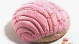A group of guys bukkake a pan dulce