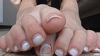 Skinny fingers! MP4