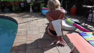 Hot horny blonde MILF get her first water bound orgasms (MP4 HD 6000kbps)