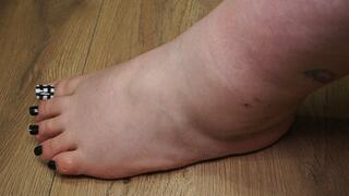 Easy Money for the Mistress: Task for the Slave at My Feet