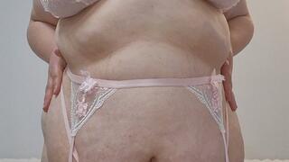 The beauty of my big belly: simply admirable!