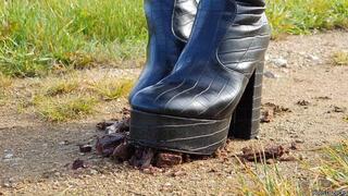 Small Dessert and Sauce Packets Crush in Disco Boots