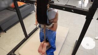 xy217-Barefoot Chinese girl was punished by her master to kneel behind her and hang her feet