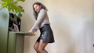 Charmy tease you with her dance mov