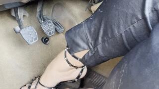 Chay coldstarts her old vw in strap high heels