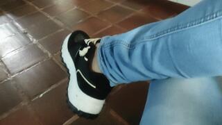 Shoes, stockings, feet and very pronounced arches (2)