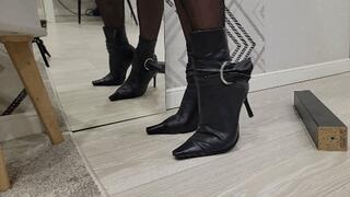 Hard heels tapping and toe wiggling 74