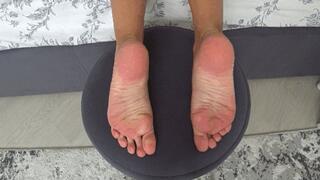 You can cum right on my bare feet c