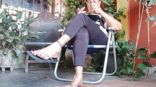 Scratching my feet at home (1)