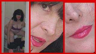 SULTRY TOILET URINATION