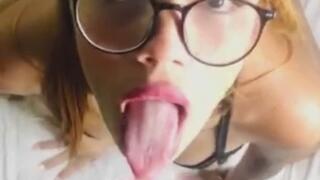 FACIAl SEXO ORAL: súper mamada al novio de mi amiga, con su grande verga, me llena la boca y cara de mucho semen