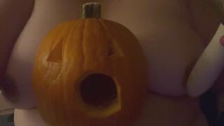 Pumpkin deep throated by vibrator with sound