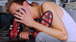 Hot barefoot fotball player Keriv part 2