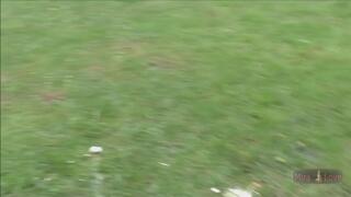 Gemüse zertreten auf Sklaven Part2